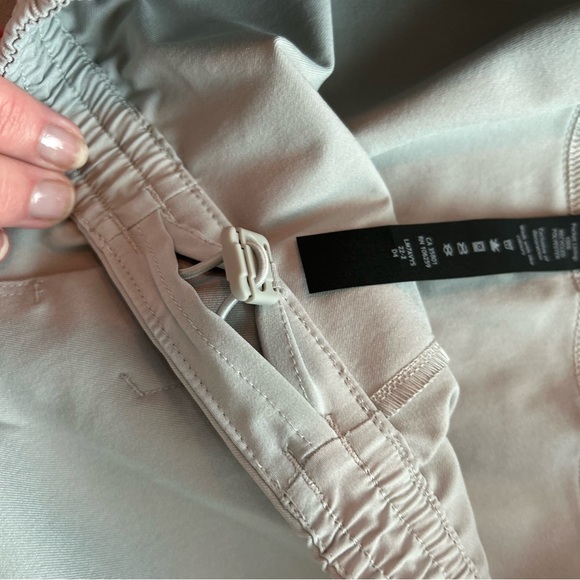 NWOT - MEN’S LULULEMON UTILITARIAN CARGO SHORT - 9” - Picture 8 of 8